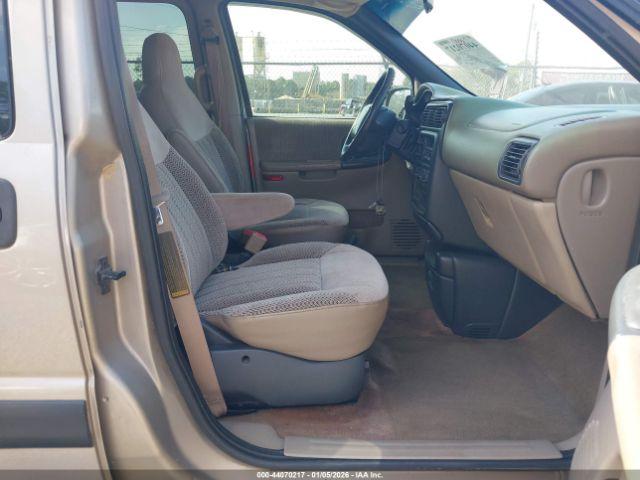 Chevrolet Venture Image 5