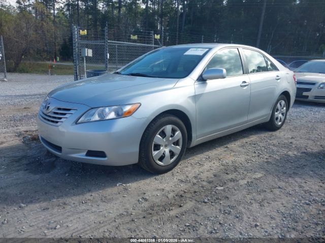 Toyota Camry Le Image 6