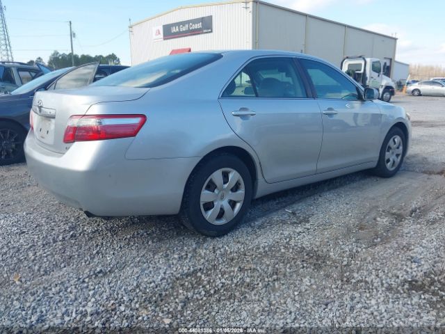 Toyota Camry Le Image 4