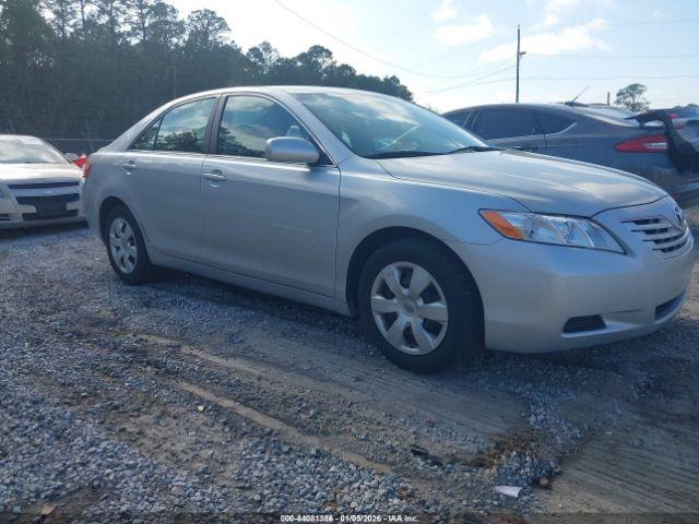 Toyota Camry Le Image 3