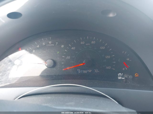 Toyota Camry Le Image 5