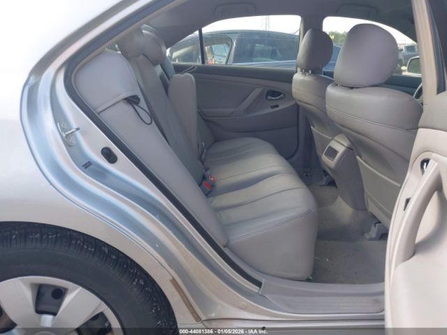 Toyota Camry Le Image 11