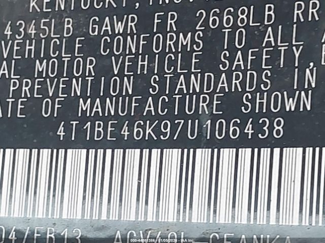 Toyota Camry Le Image 7