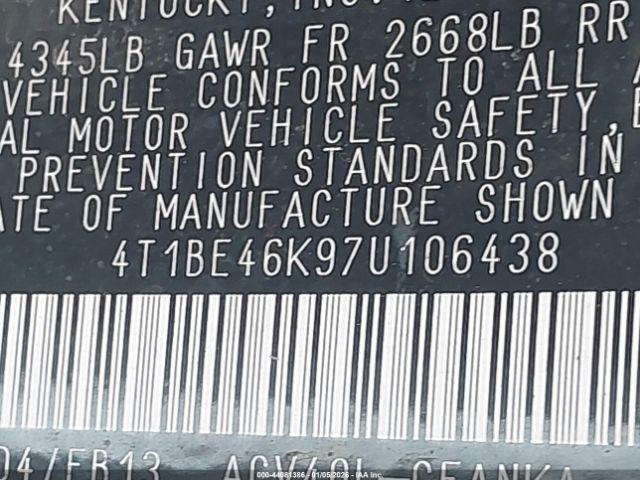 Toyota Camry Le Image 7