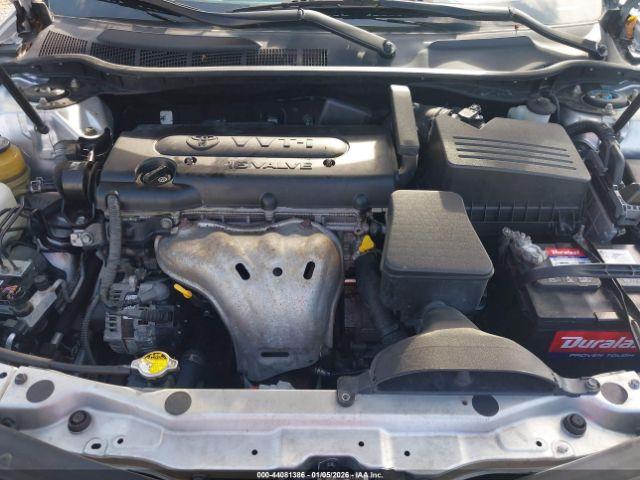 Toyota Camry Le Image 8