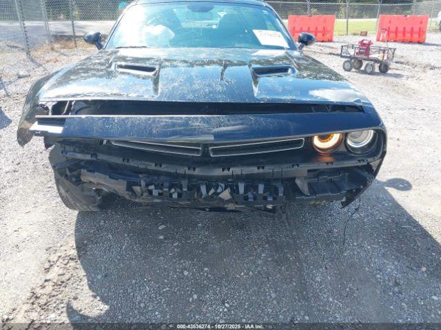 Dodge Challenger Sxt Image 7