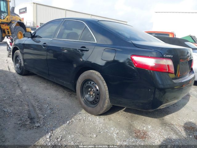 Toyota Camry Le Image 3