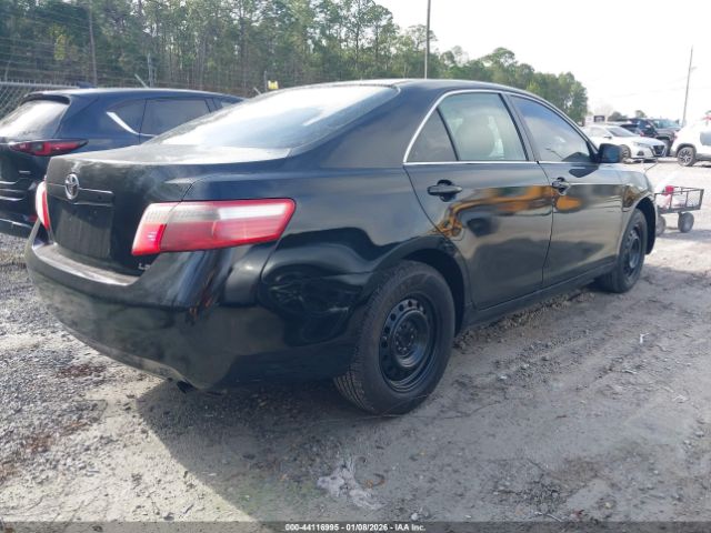 Toyota Camry Le Image 4