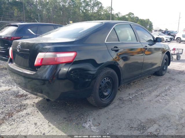 Toyota Camry Le Image 4