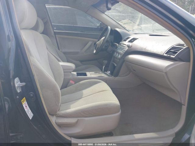 Toyota Camry Le Image 11