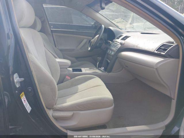 Toyota Camry Le Image 11