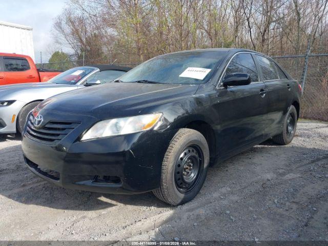 Toyota Camry Le Image 6