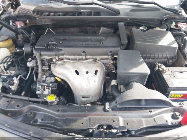 Toyota Camry Le Image 9