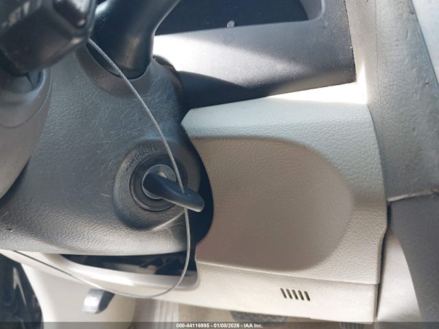 Toyota Camry Le Image 10