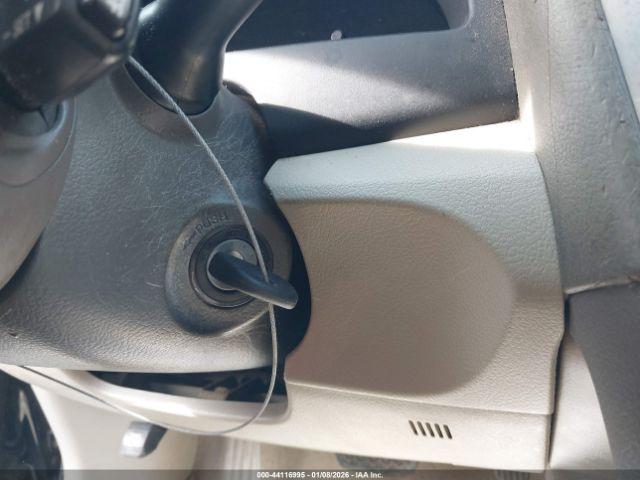 Toyota Camry Le Image 10